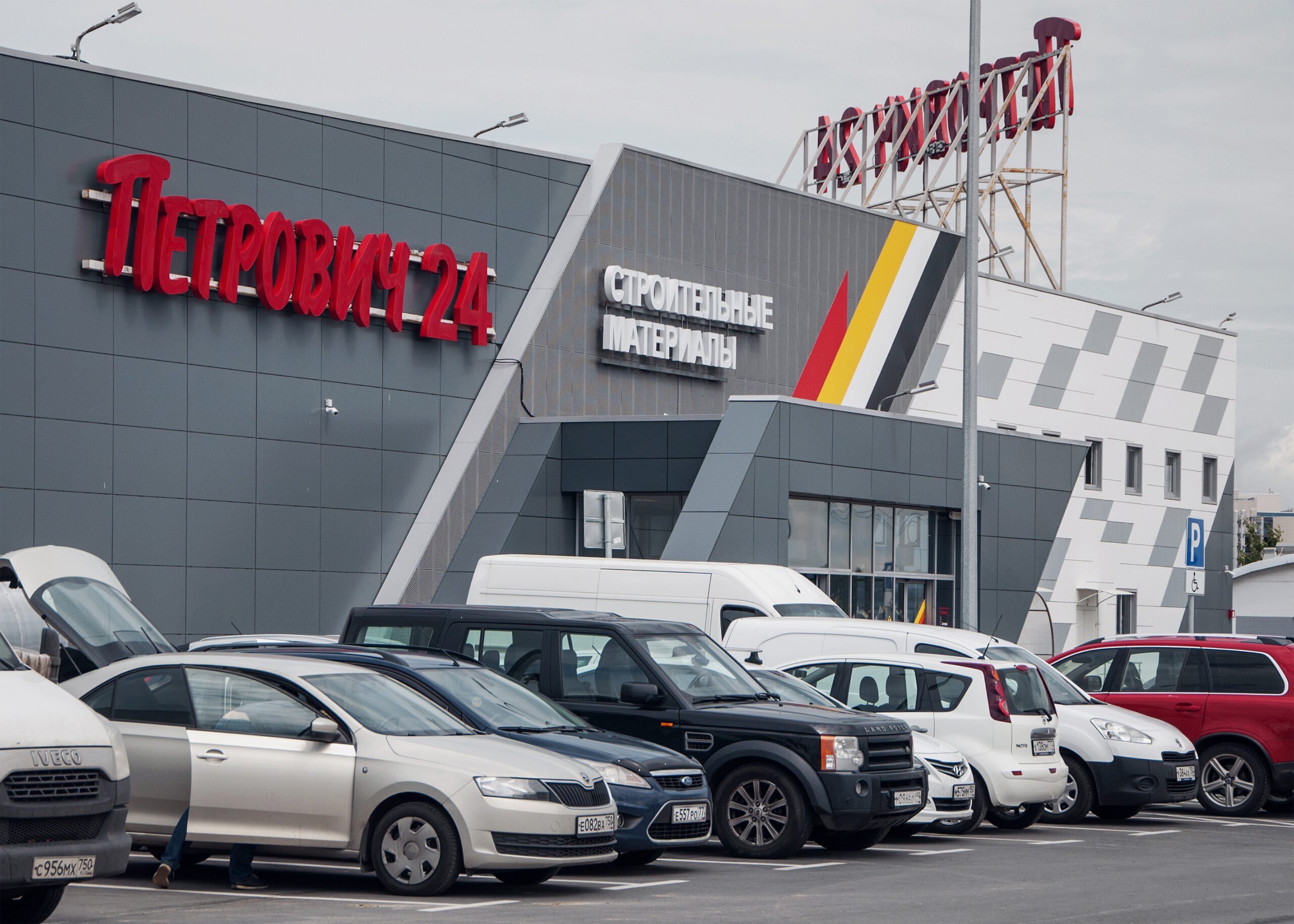 Строительный торговый центр «Петрович» 25000м² — портфолио бюро ARXY-26