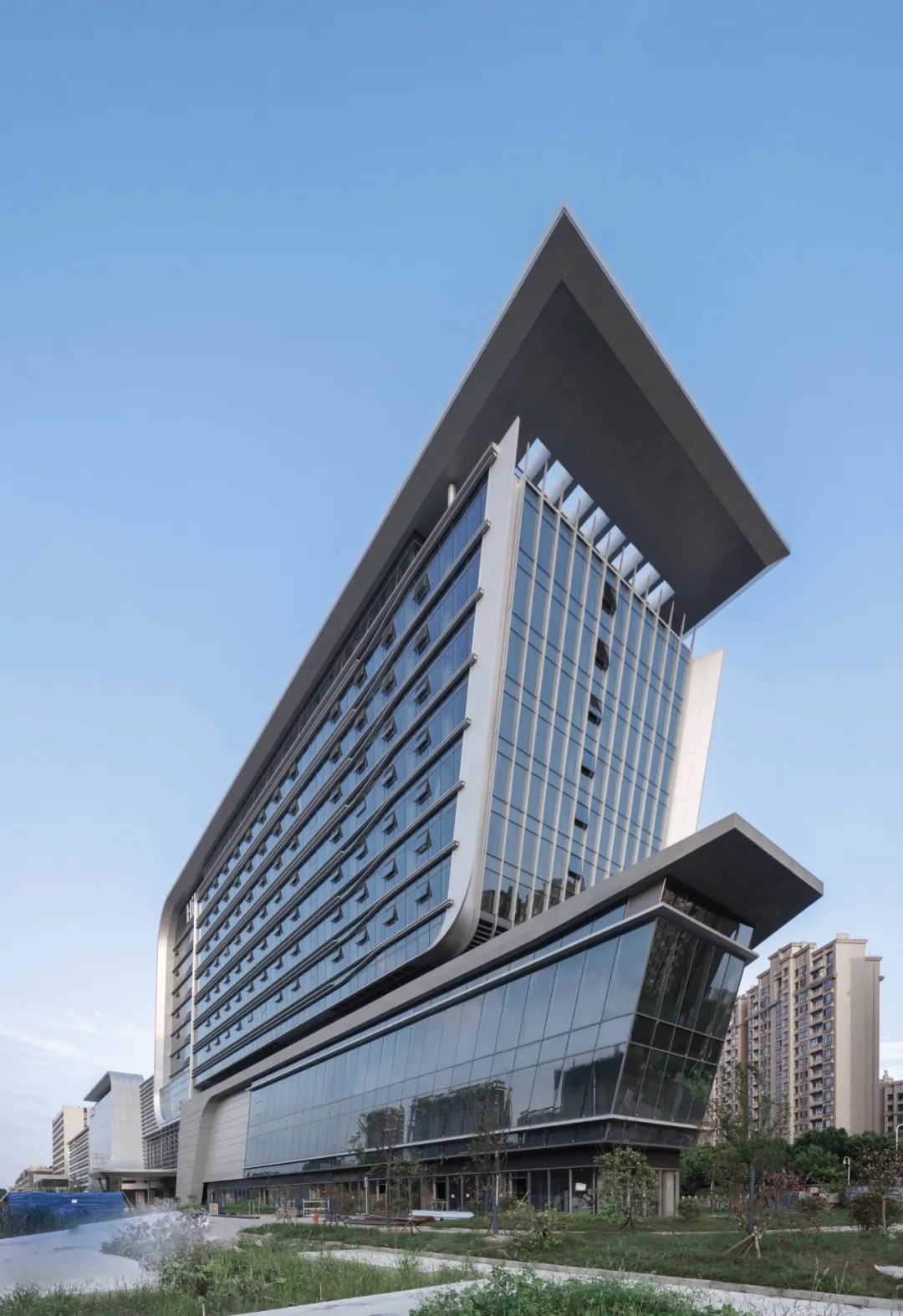 上海新虹桥灿辉希尔顿五星级酒店丨中国上海丨上海三益建筑设计有限公司-0