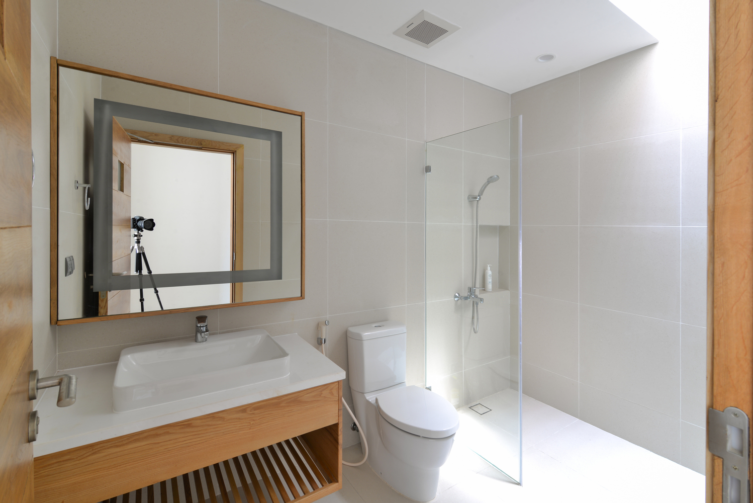 越南封闭式自然住宅-51