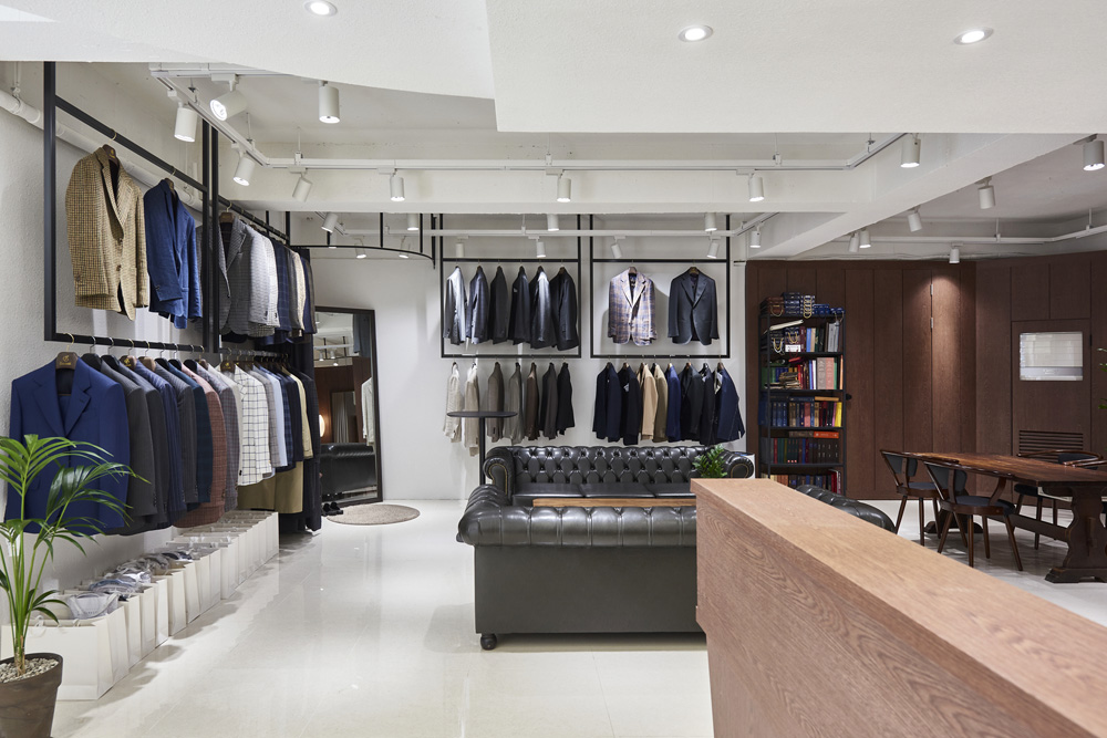 24 坪高级定制服装店，打造优雅黑白空间-7