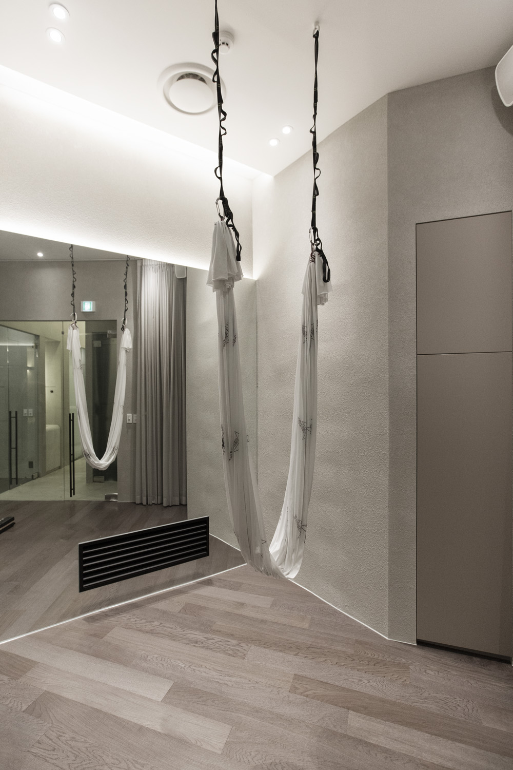 白色调高级公寓设计，40 平米小空间大利用-11