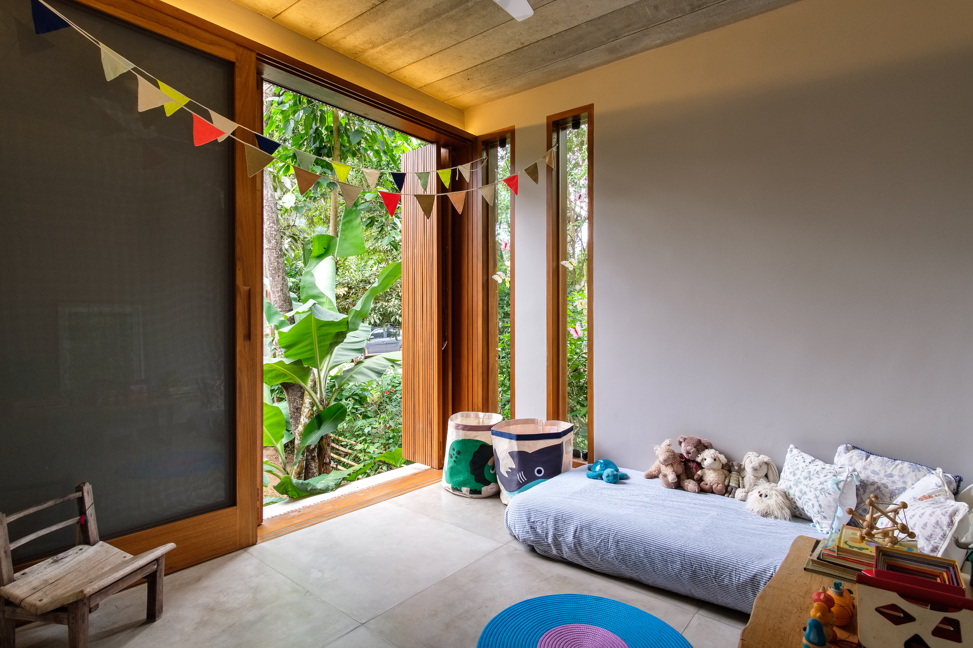 巴西绿意盎然的海岸线上的生态家园-14