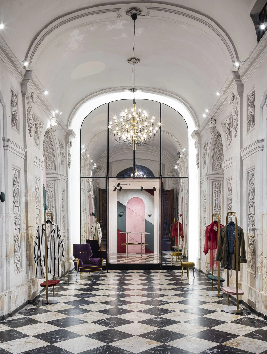 镜面幻境 · 意大利奢华服装店设计-24