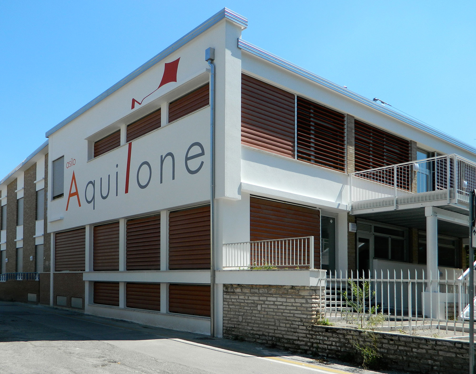 阿德福至阿西洛·奈奎拉尼幼儿园室内设计-0