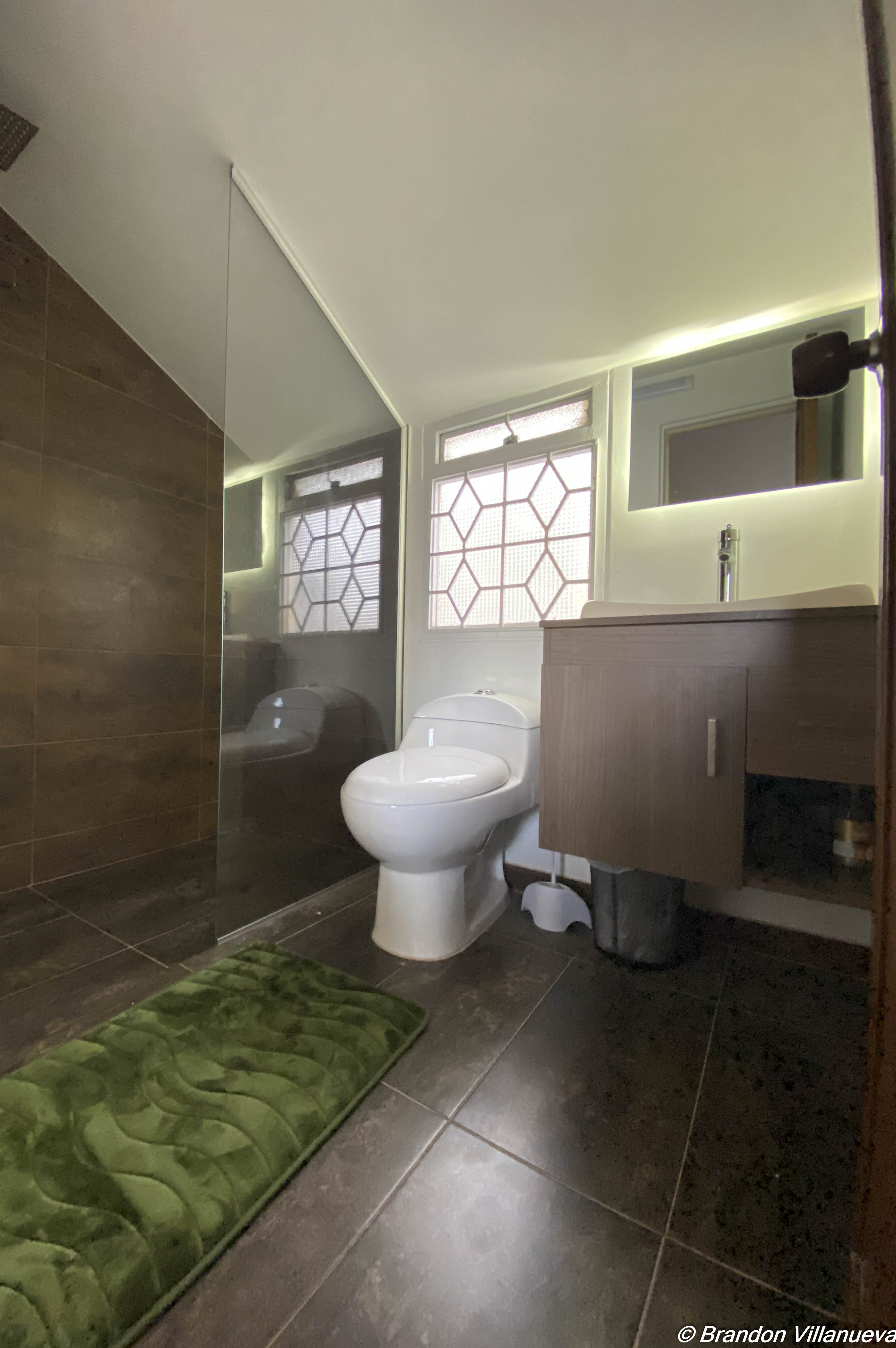 小型浴室翻新丨哥伦比亚丨Brandon Villanueva-18