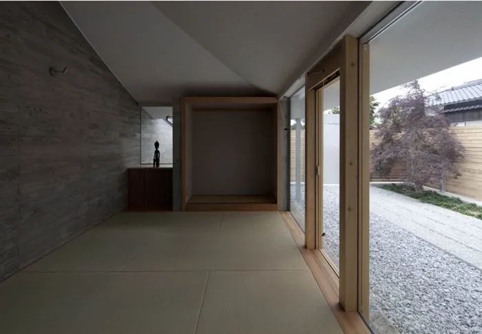 日本"破碎屋顶"之家丨NKS Architects-20