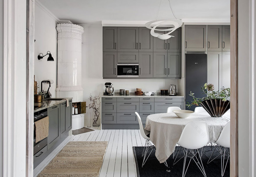 哥德堡优雅灰白公寓,复古门设计瞩目-7
