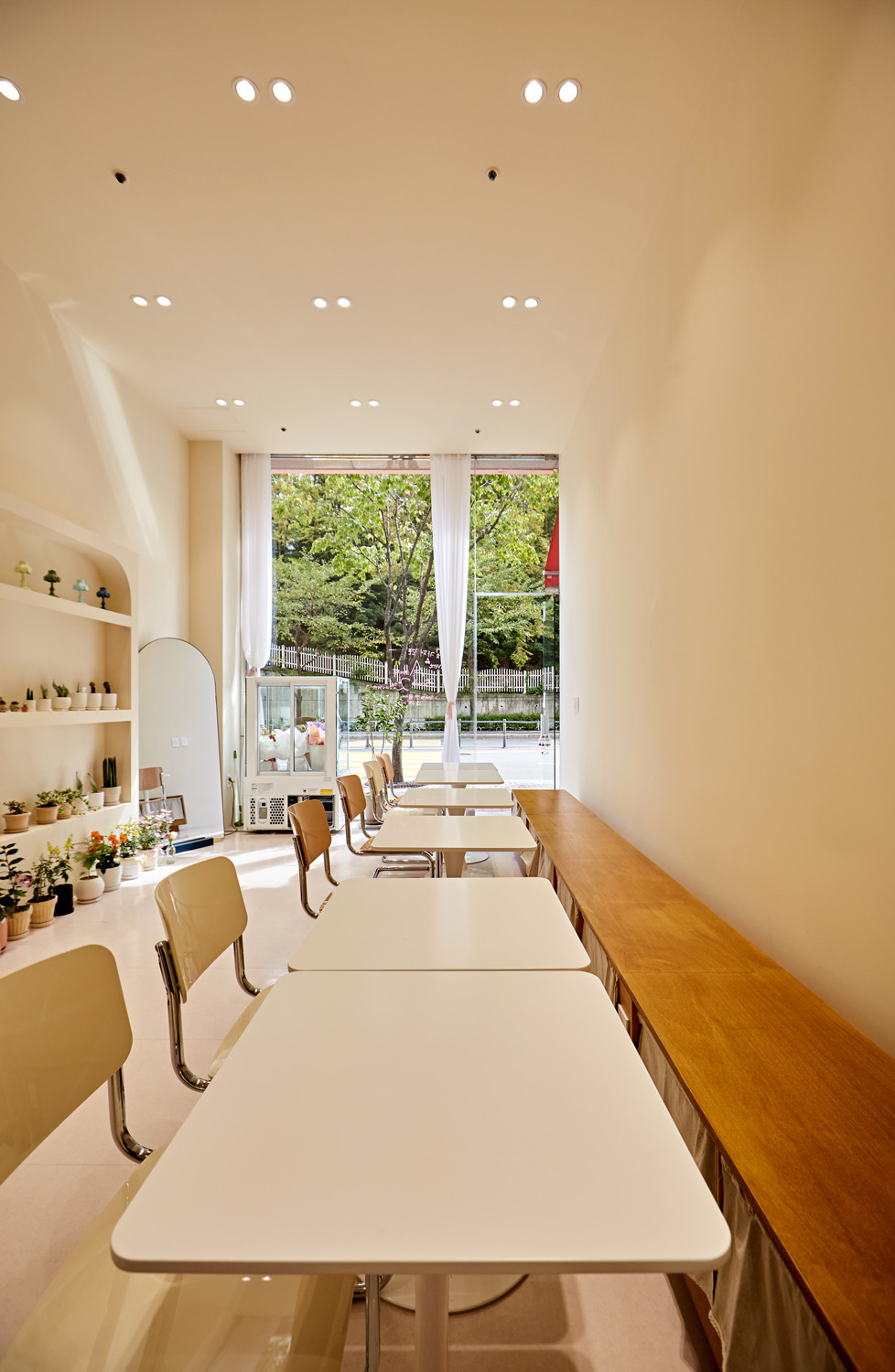 白色与木色交融，14 平极简卧室设计-9