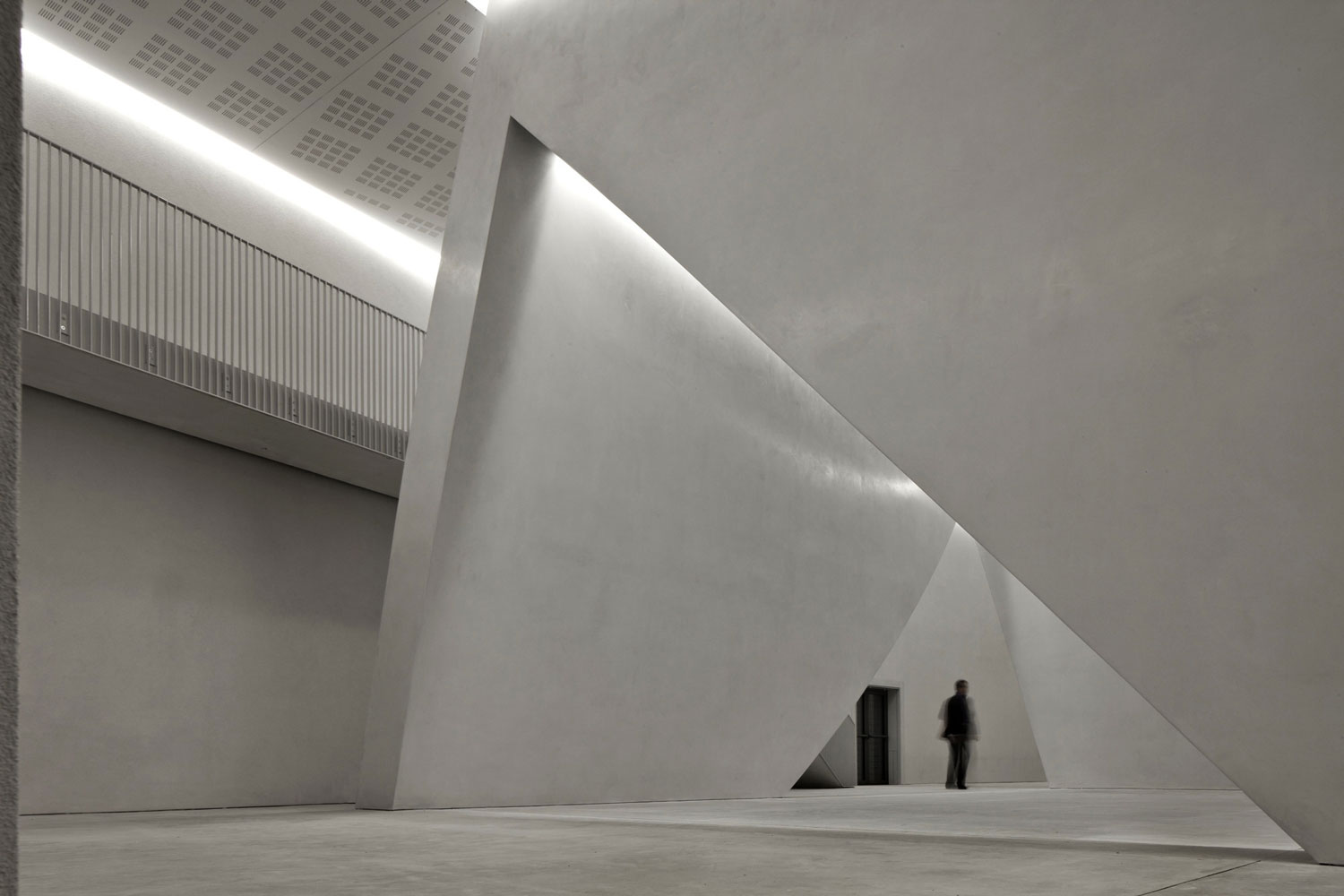 三角之美 | 全球 22 个惊艳的三角形建筑-15