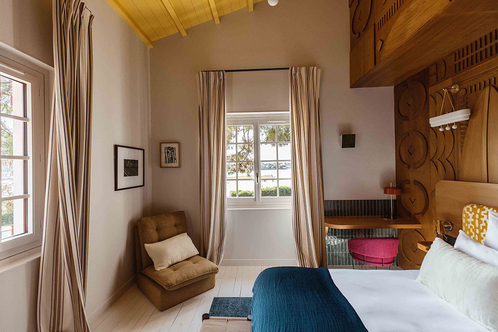 在法国美丽的宾馆设计中运用色彩和装饰进行创作-9