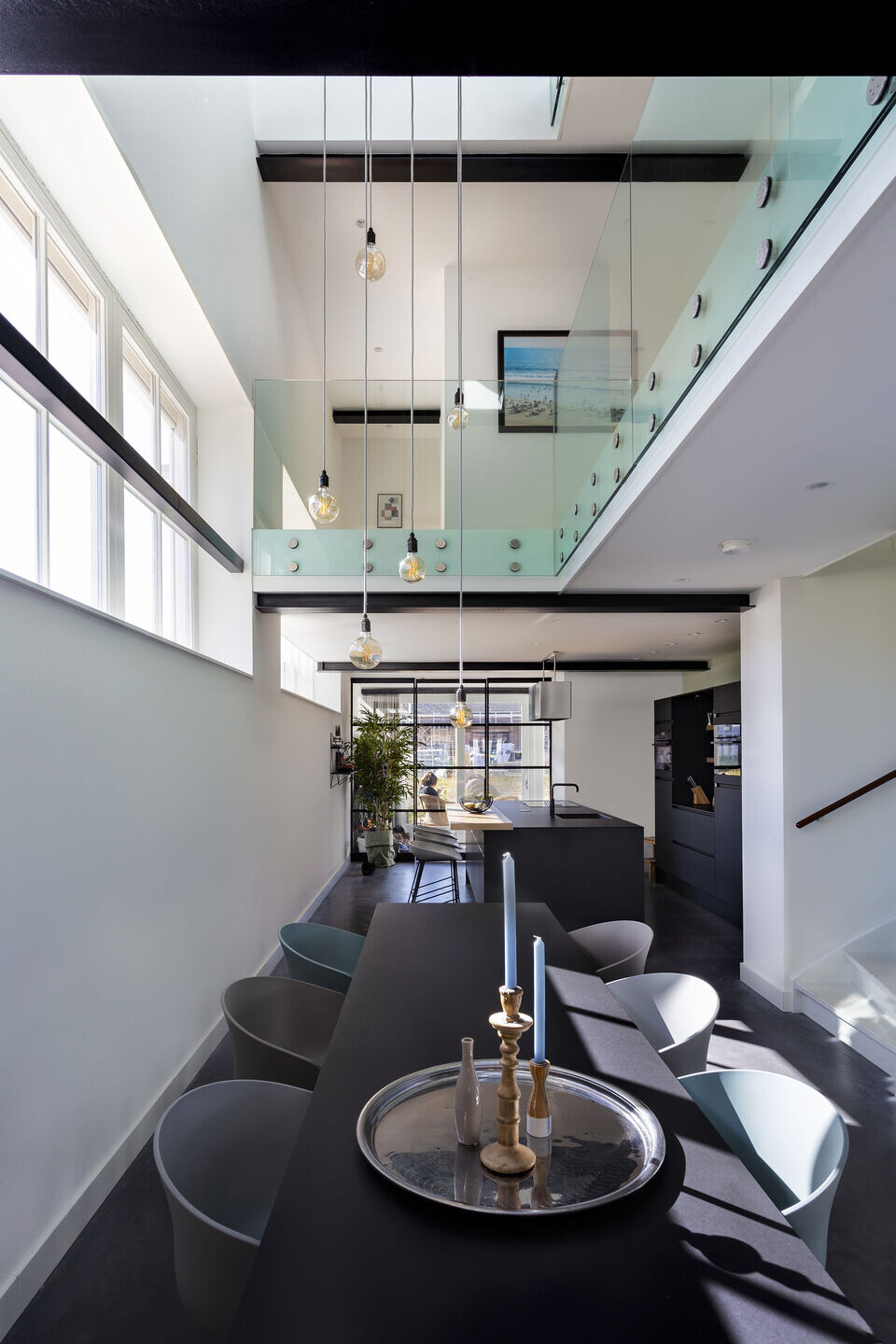 荷兰军营旧马厩变身为独特住宅-11