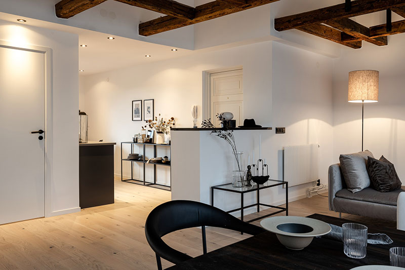 瑞典时尚阁楼公寓 | 玻璃隔墙与木梁的完美结合-20