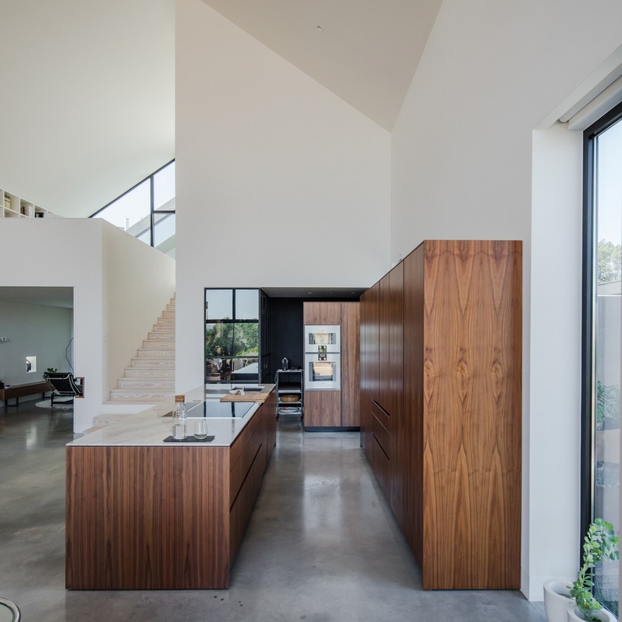 Beautiful Monolithic Home Built of Prefabricated Black Concrete Panels-18