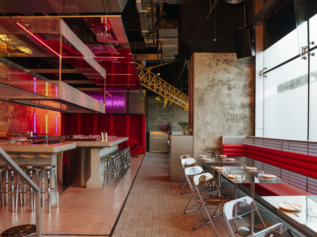 Electric Pawn Shop · 复古未来主义酒吧设计丨Accent Design Group-13