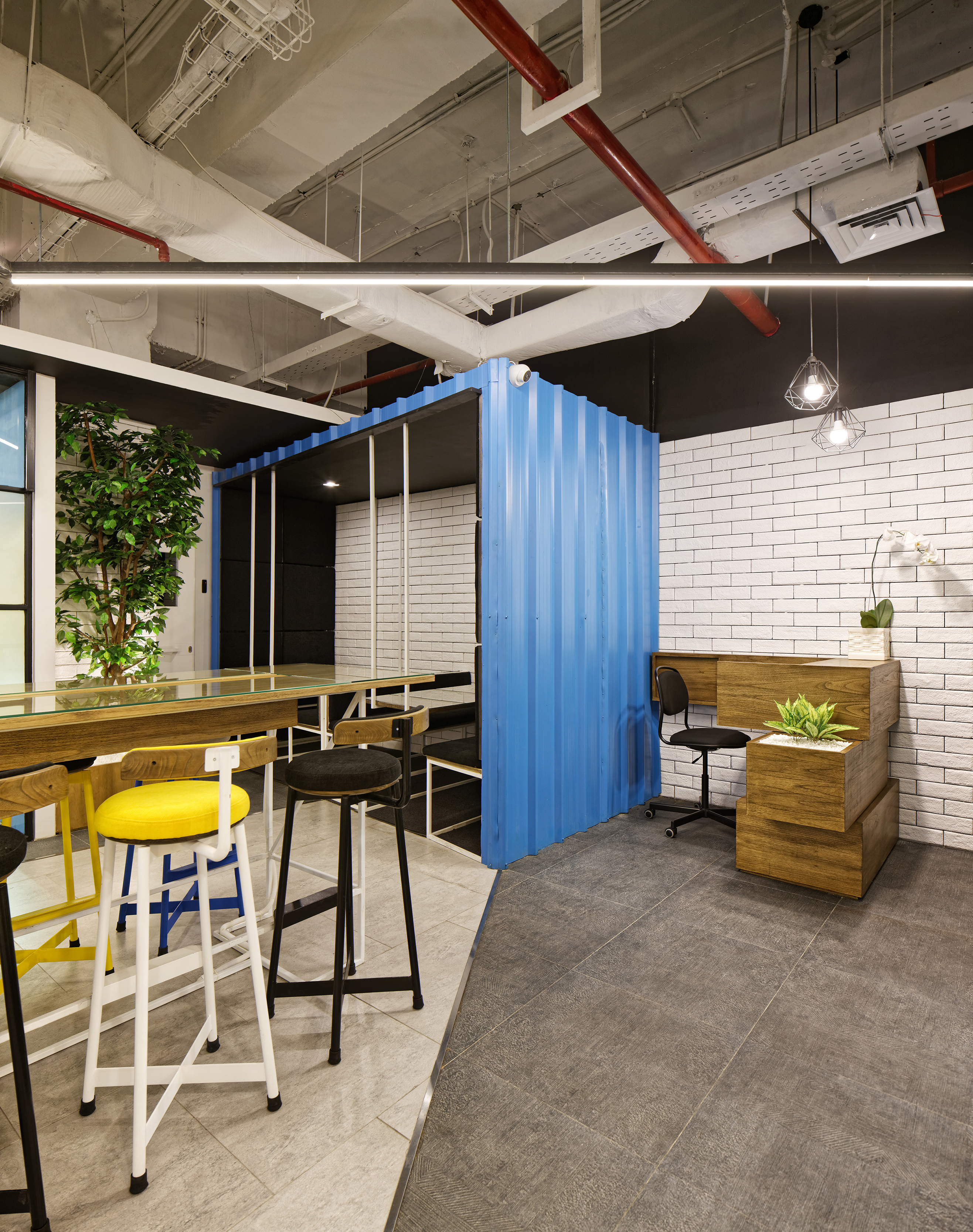 蓝工业风旅图办公室设计-25