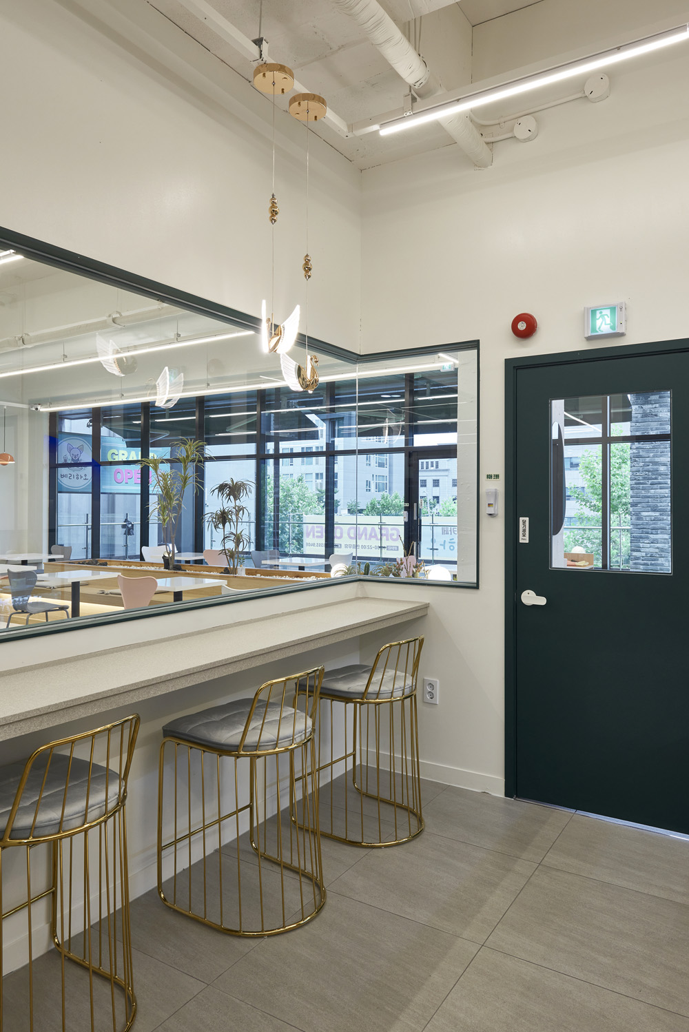 现代简约 45 平爱犬咖啡厅 爱犬酒店内饰设计案例-20