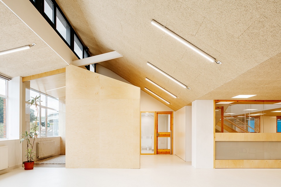 灵活多变的空间魔法,西班牙幼儿园蜕变重生-32