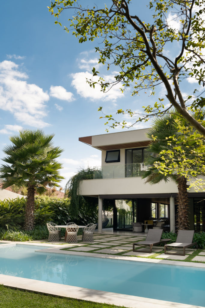 A uma quadra da Lagoa da Pampulha (BH), esta casa com 793m2 de área construída foi projetada do zero - Conexão Decór-12