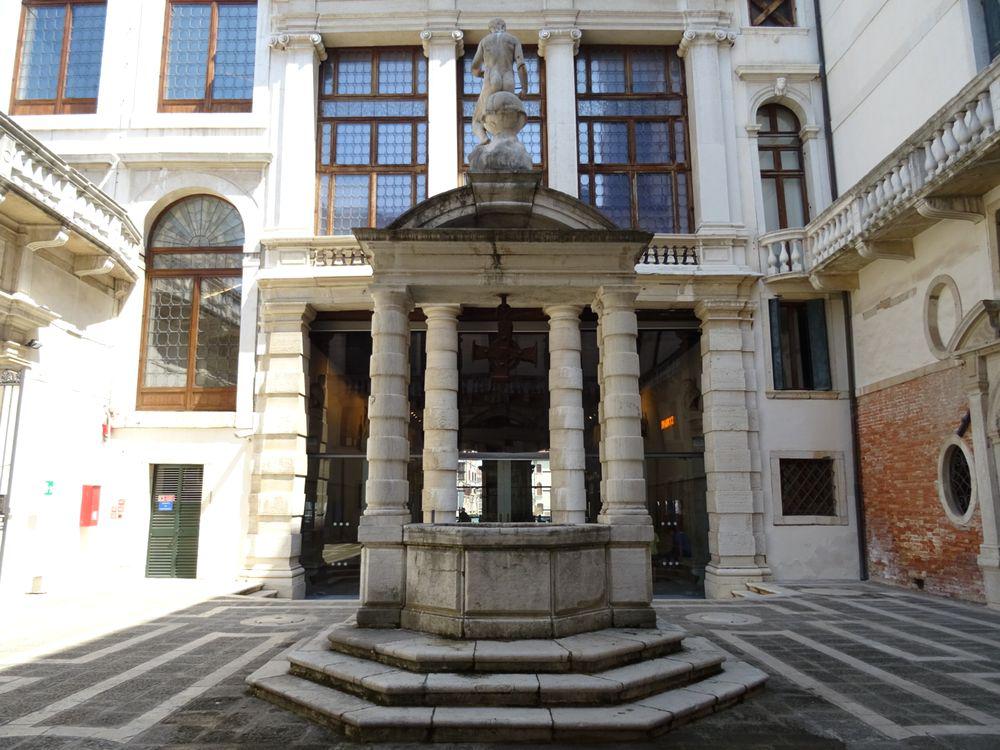 カ・ペーザロ | イタリア の建築【世界建築巡り】-42