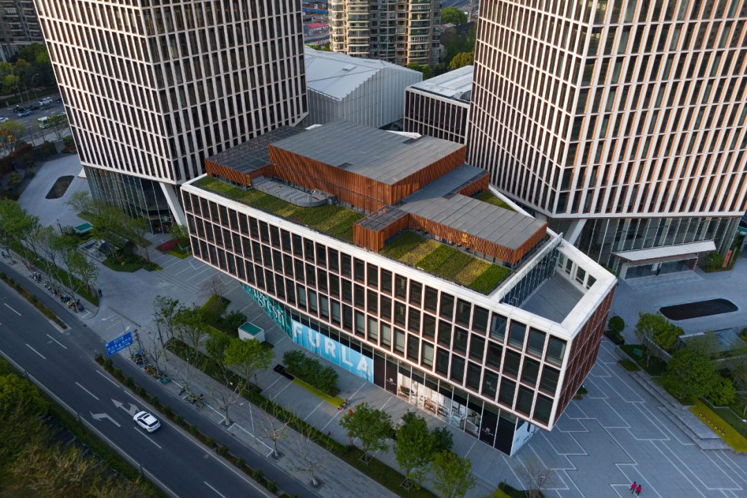 上海国华金融中心，黄浦江畔 灯塔相望丨中国上海丨上海柏熙标识有限公司-24