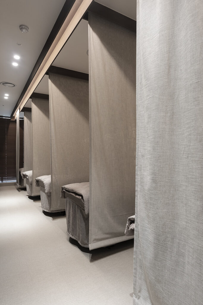 高级皮肤管理中心 | 白色与木质的优雅融合-15