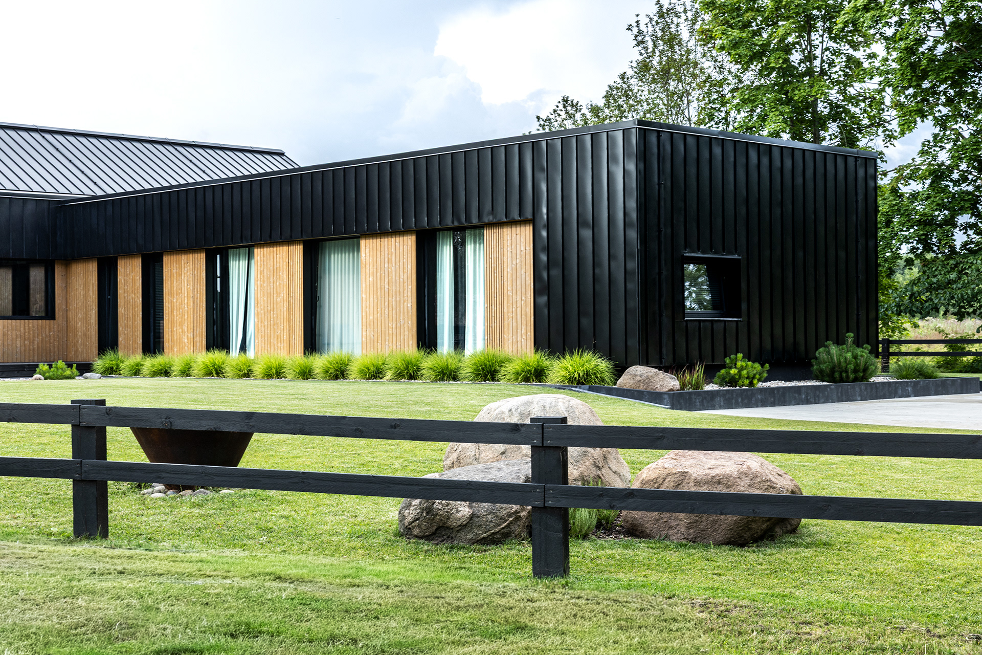 拉脱维亚瓦尔扎斯私人花园设计丨景观建筑师Agnese Purvina-11