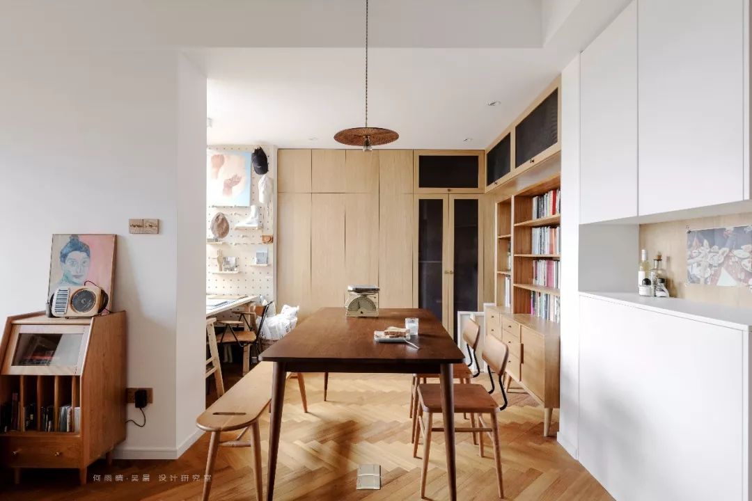 原木自然系家居,打造多才摄影师的温馨生活空间-21