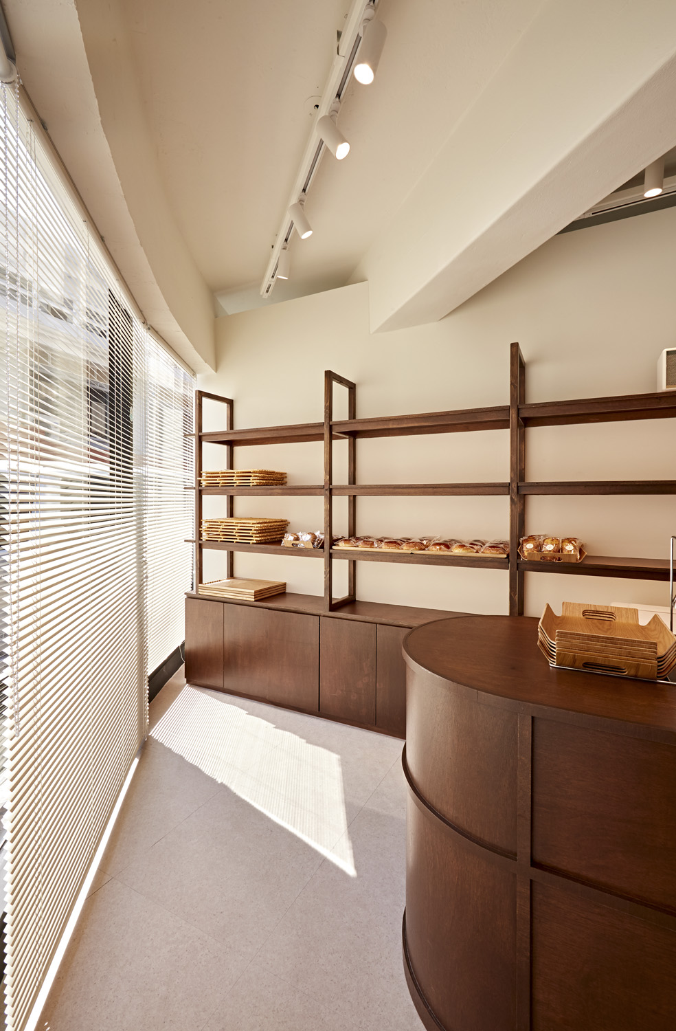 白色木纹的 15 平米贝克里公寓设计-9