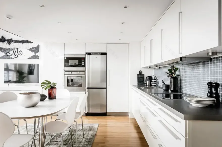 1907 年老建筑的现代重生 | 玻璃与白的完美融合-11