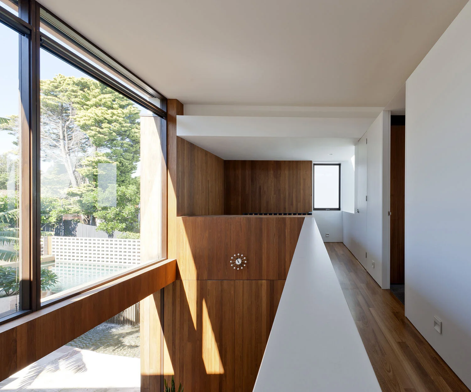 转手房；倒卖房（注：flipped house常见指低价买入后装修再高价卖出的房子，转手房倒卖房是比较贴合意思的常见表达，可根据实际语境选择更合适的）

若强调严格对应一个精准表述，转手房相对更通用简洁 ，以下为单一翻译：
转手房丨MCK Architects-23