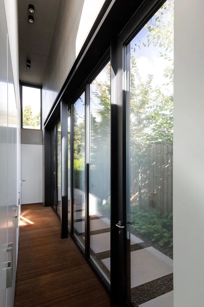 比利时混凝土住宅，温暖现代的可持续发展之家-27