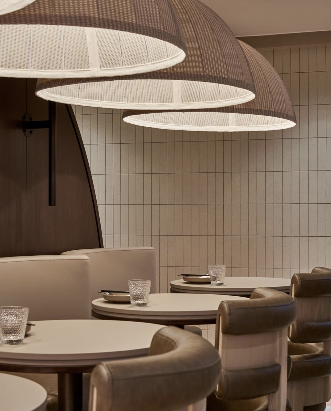 金黄色渐变新派台式料理餐厅,香港 | Designed by designeightfivetwo - 主题餐厅 - 餐厅LOGO-VI空间设计-全球餐饮研究所-22