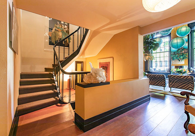 阿姆斯特丹黄色公寓,热带风情与传统欧式风格的碰撞-7