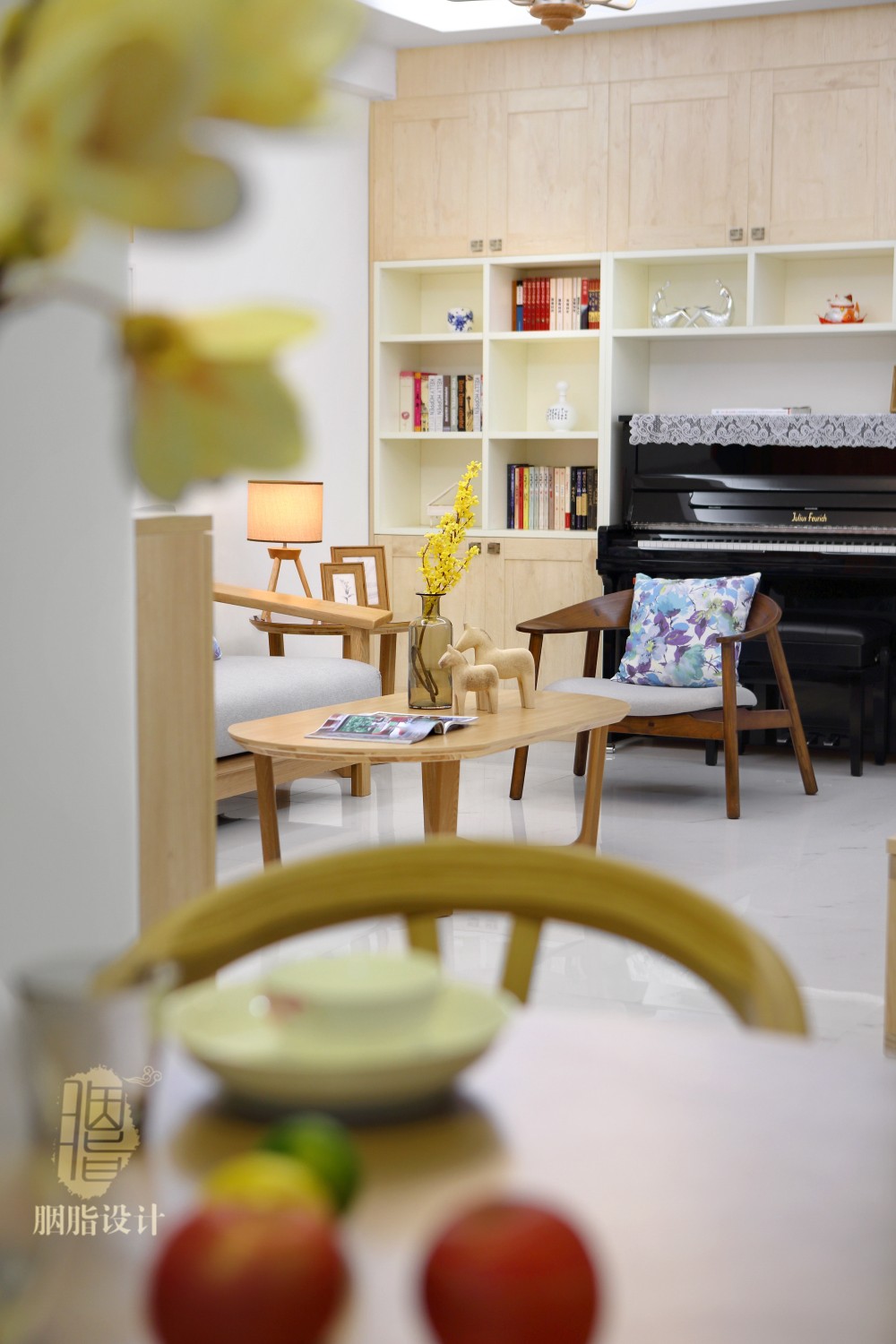 广州润粤大厦北欧风家居设计,原木与彩色的和谐搭配-61