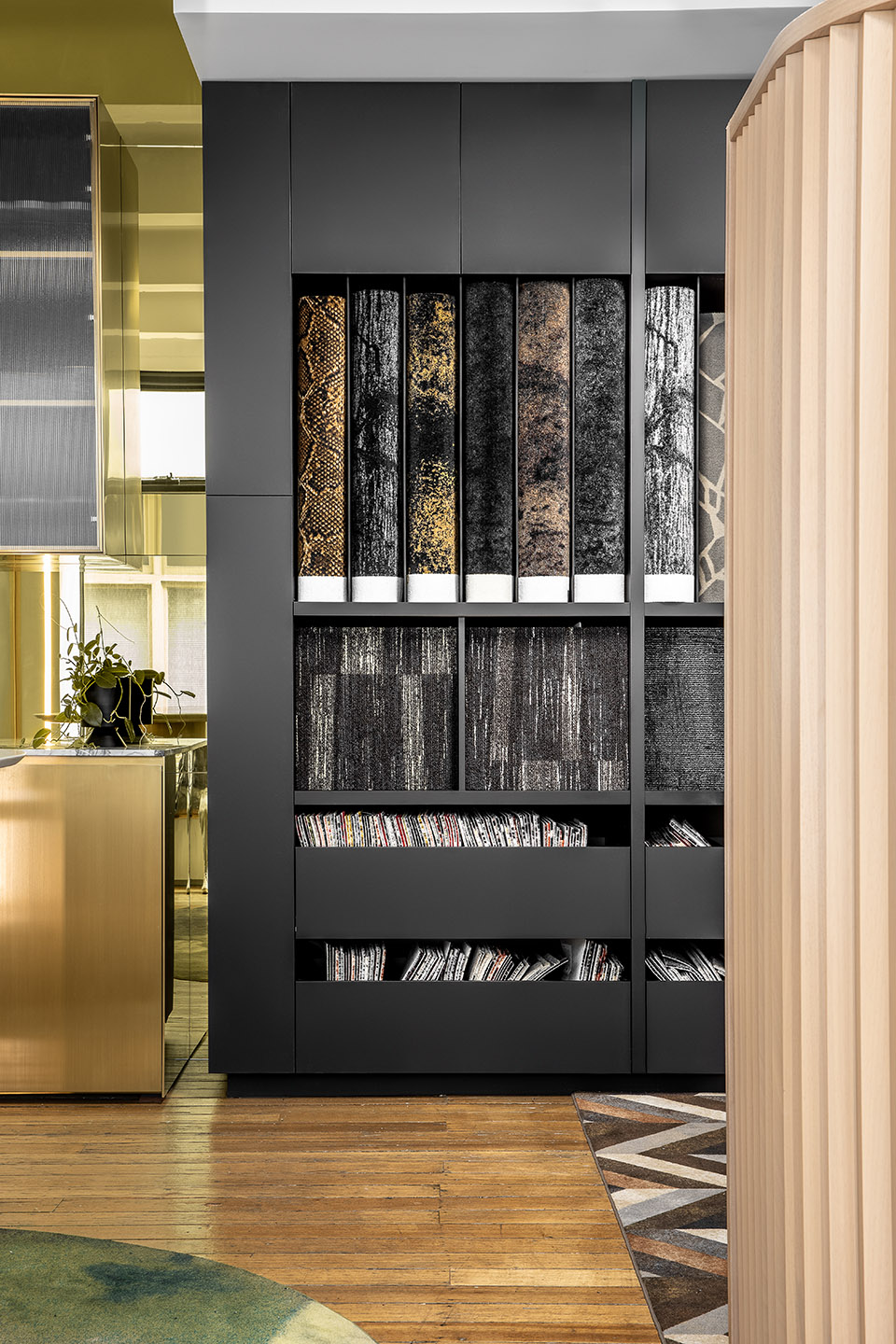 墨尔本 Rugs Carpet + Design 展销厅,定制设计打造优雅高端空间-21