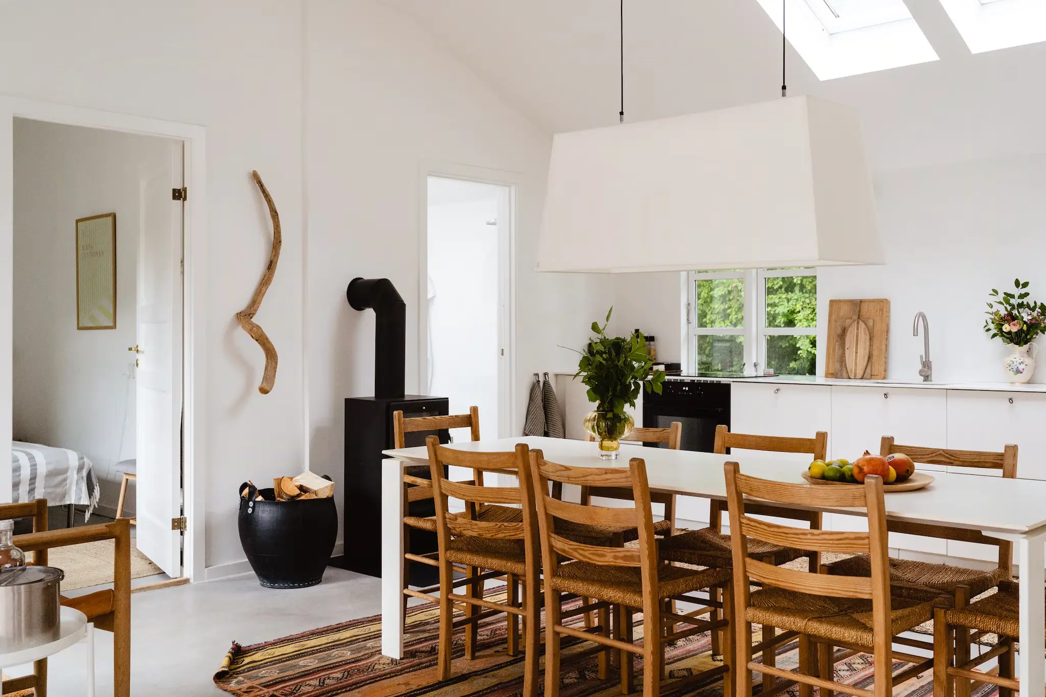 瑞典水畔明亮度假屋，自然宁静的北欧风情设计-11