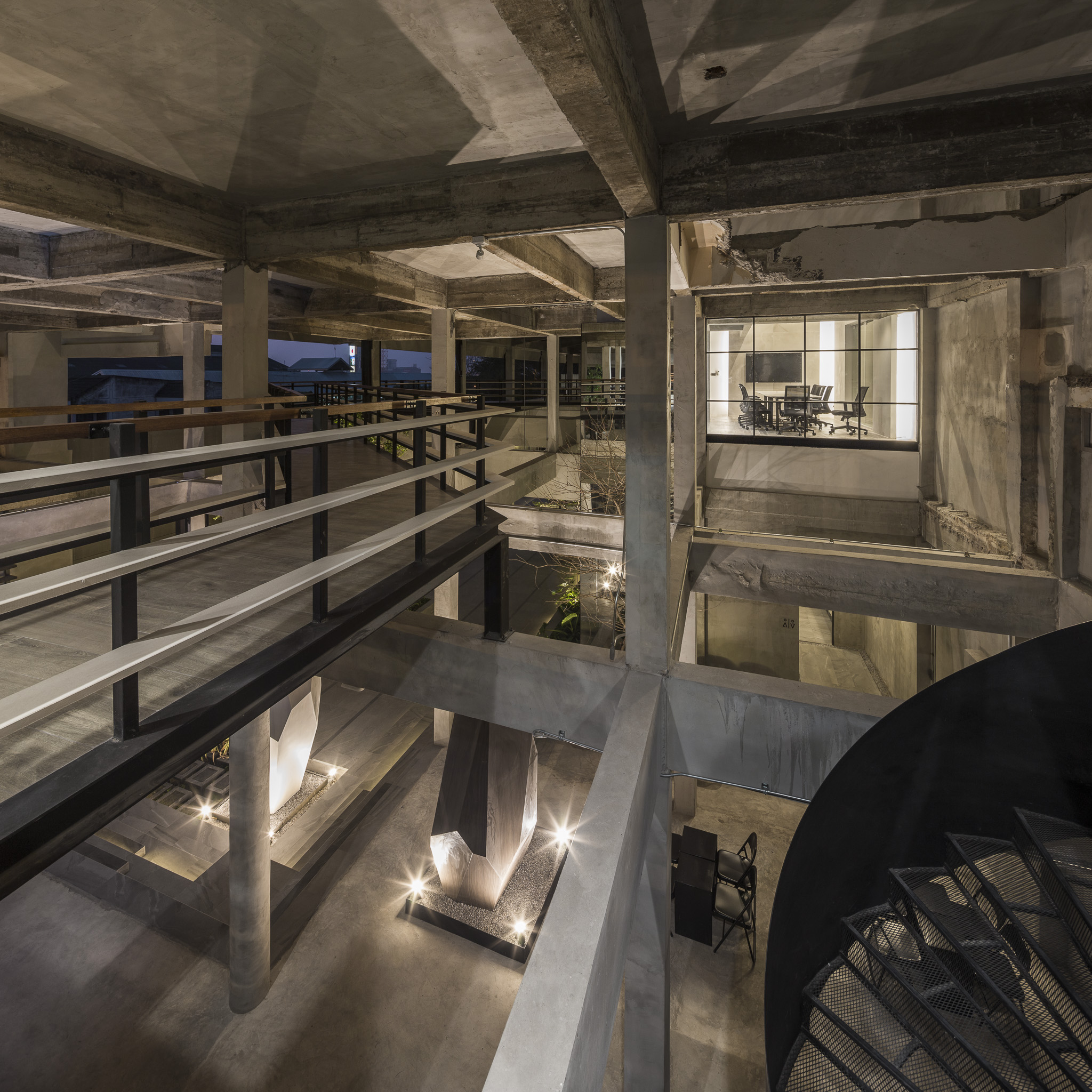 泰国废弃汽车服务中心变身高颜值设计社区-45