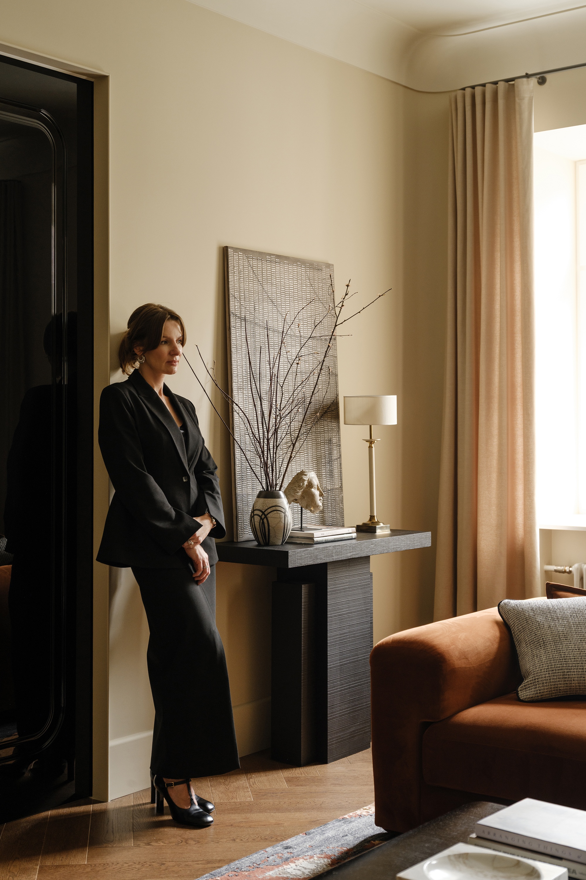 Elegant Apartment in Warm Tones : 当代设计表达丨Vera Lemeshko-3