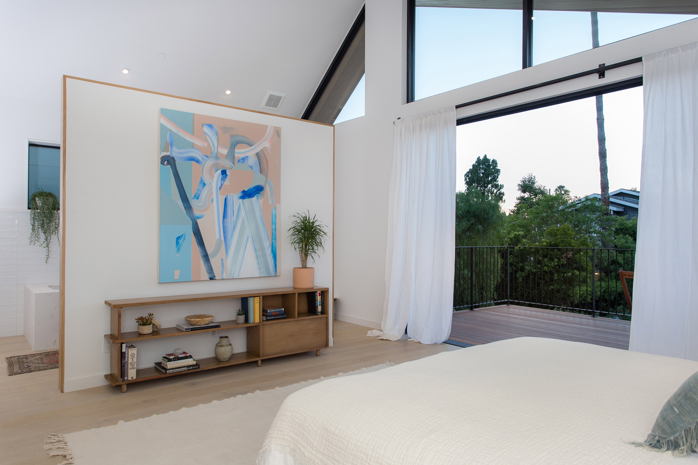 Askew pitched roof and outdoor lounge feature in Venice Beach house by Electric Bowery-16