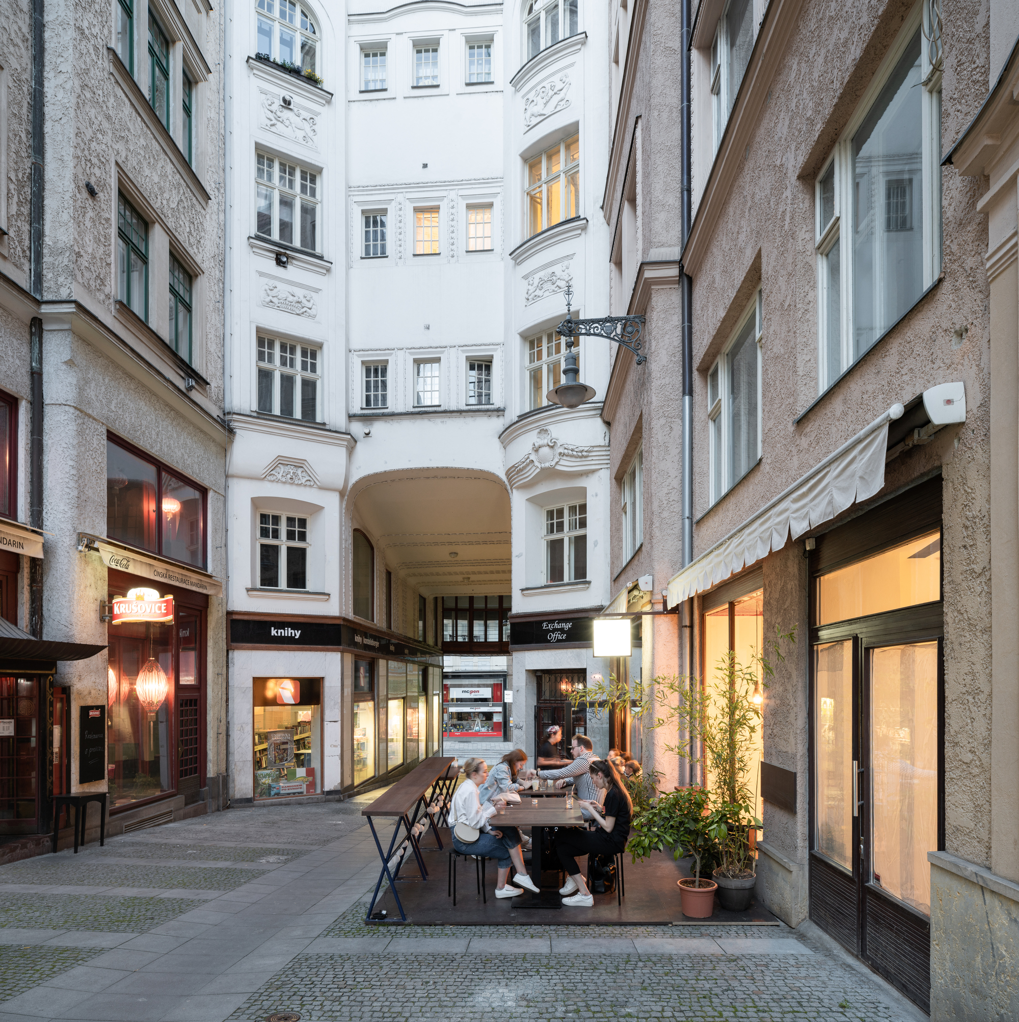 曼雅寿司和清酒居酒屋丨捷克丨JUNG Architekti-29