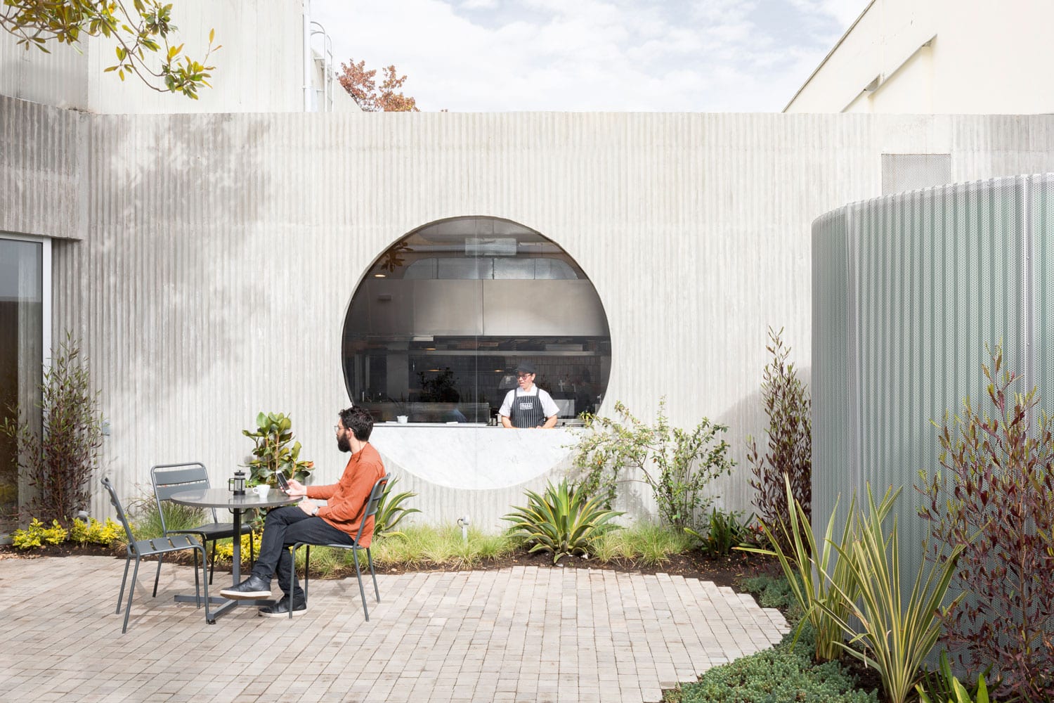 五光十色,诱人的现代烘焙店设计-35