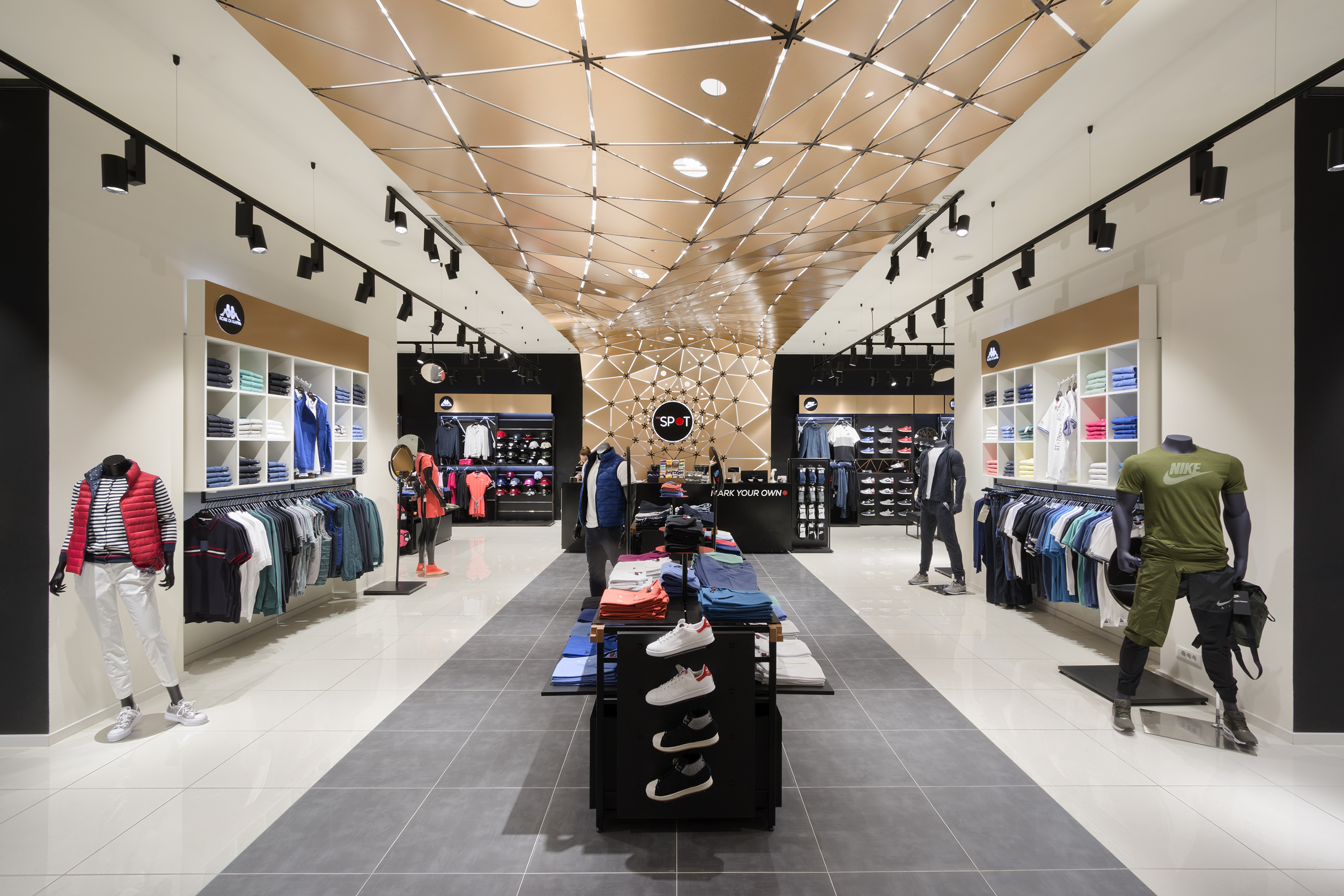 现货多品牌服装店-16