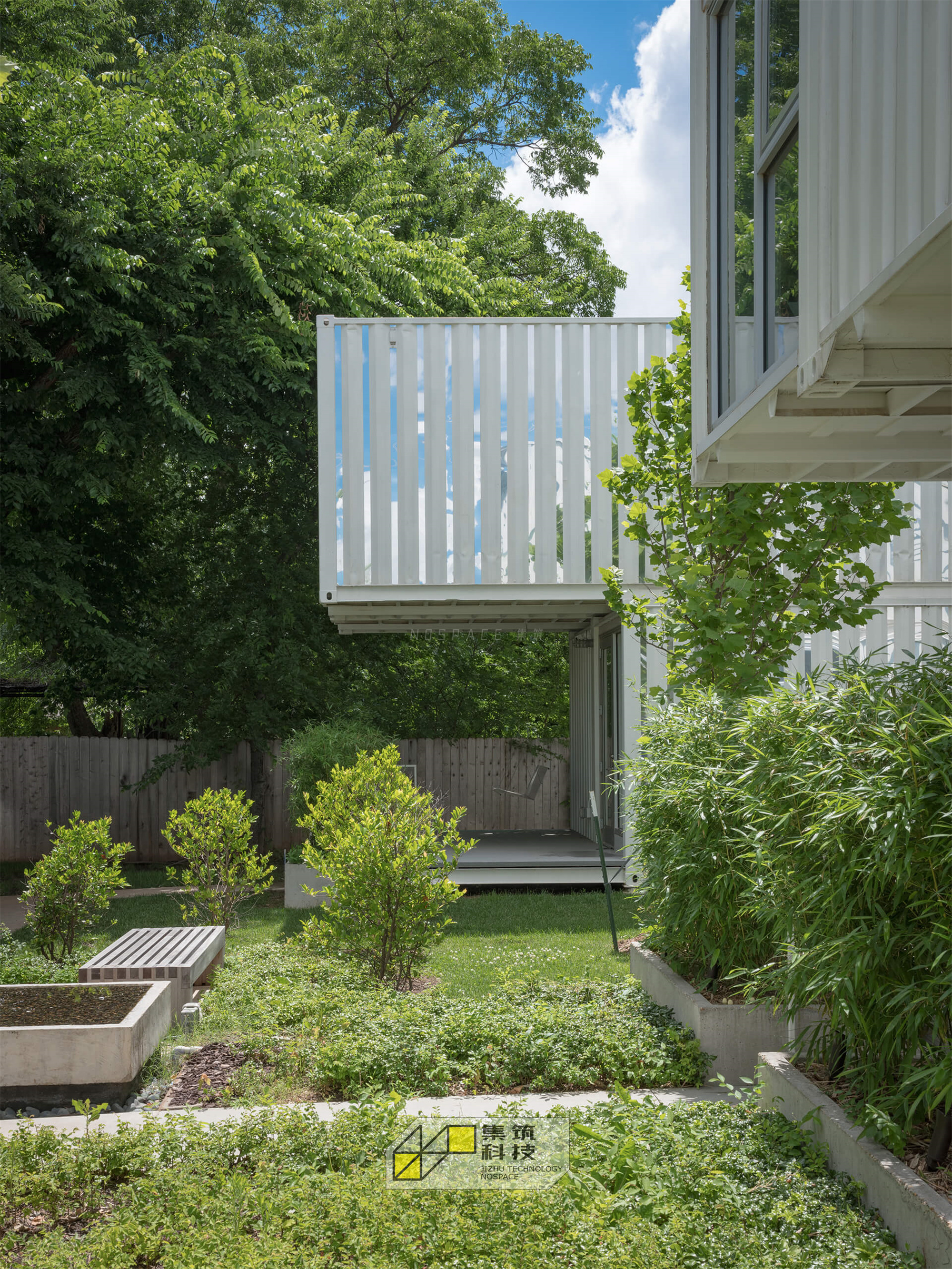 松鼠公园纯白镜面集装箱民宿丨美国俄克拉荷马城丨AHMM 建筑事务所-15