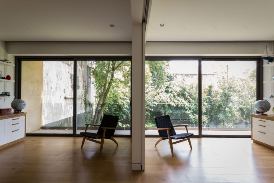 Andres Stebelski elevates clay "cube-shaped" house near Mexico City wood-14