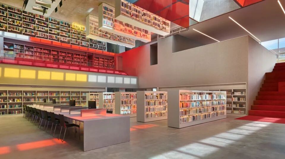 “LaBoussole”文化与旅游中心：彩色光影-48