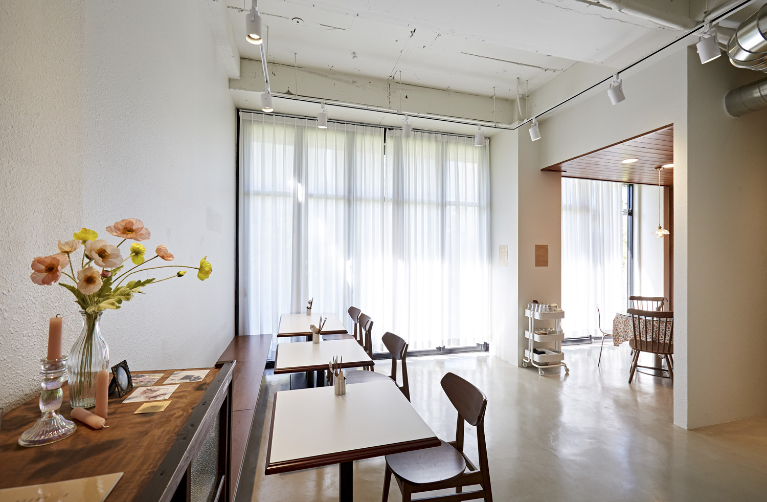 20 平米日式餐厅，极简风格打造温馨空间-9