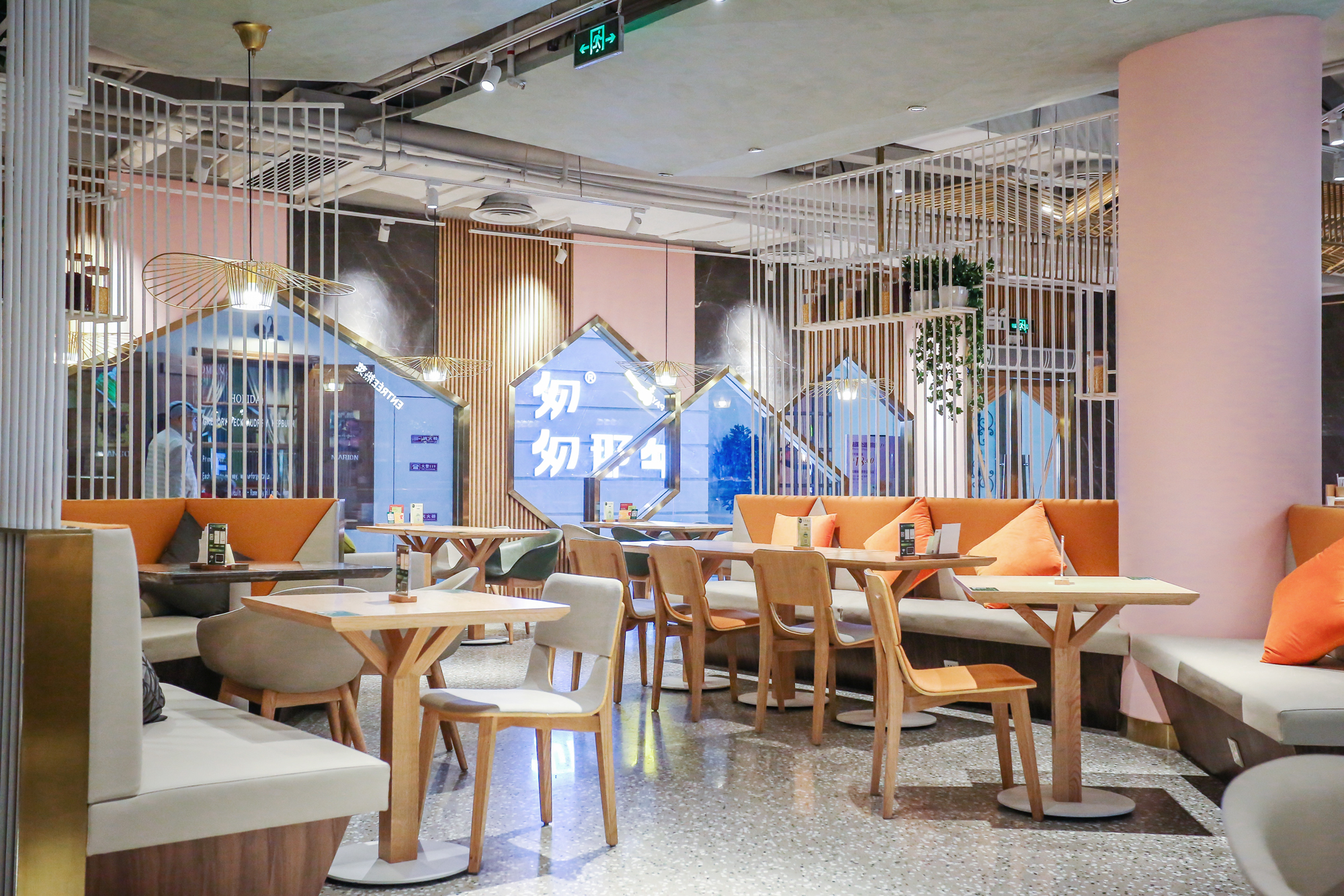 Eshine 粉色迷雾中的健康有机餐厅-0