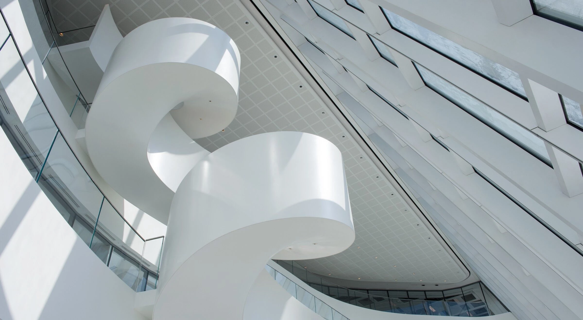 伦敦 Société Générale 总部“银带”楼梯设计丨英国伦敦-28