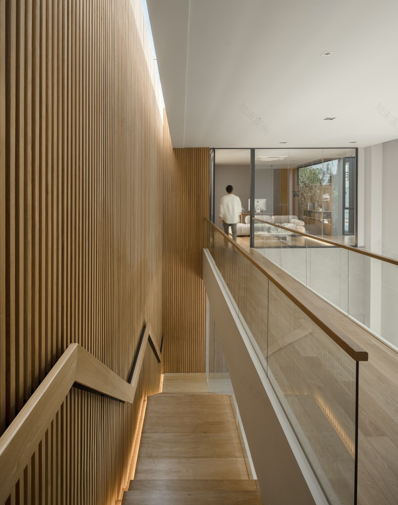 温馨现代的 L 型住宅设计-7