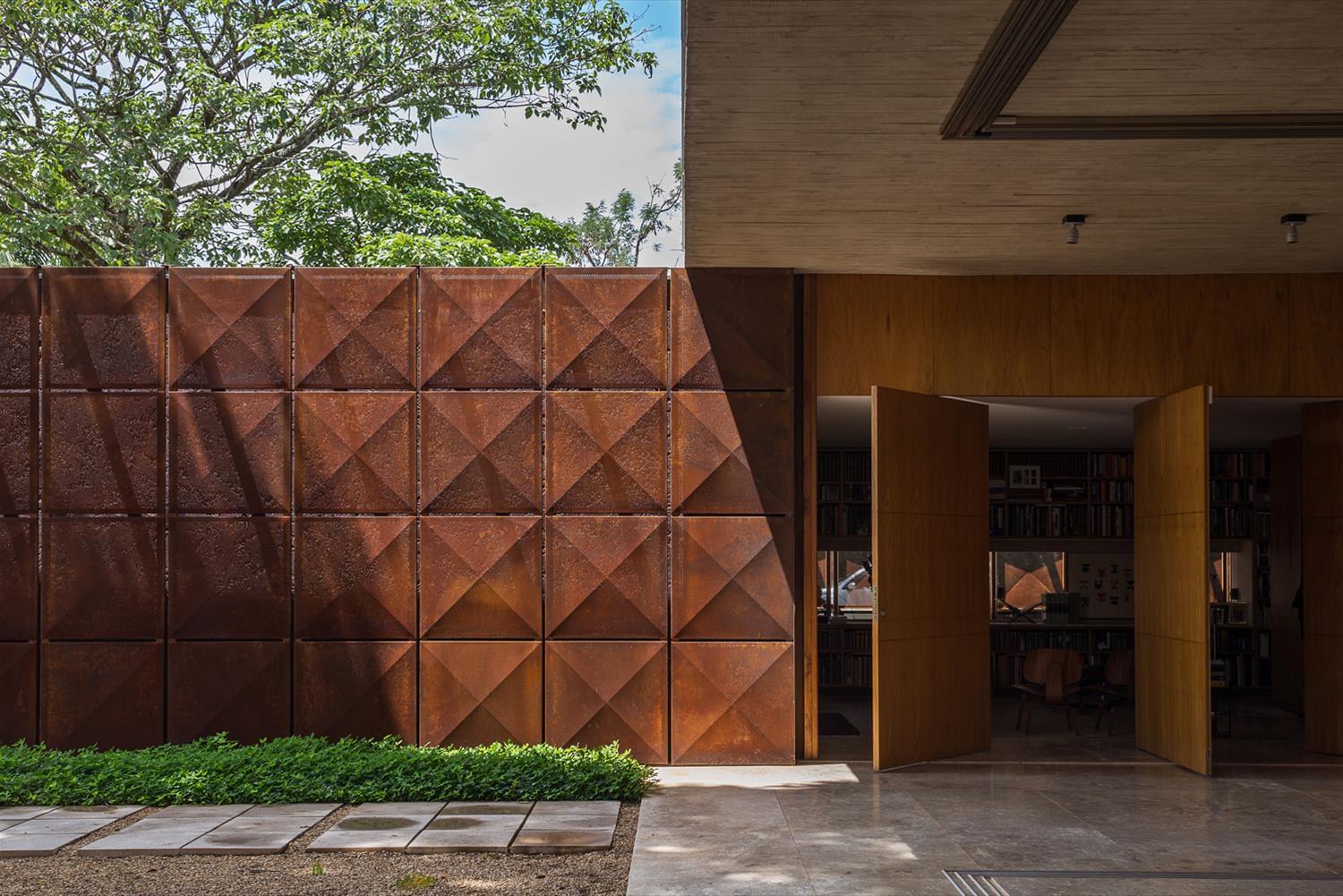 巴西 DF Casa BLM · 图书馆核心的节能可持续住宅设计-18